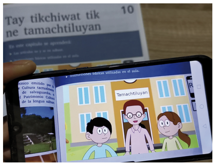 Figure 2. AR náhuat mobile applicatio and the respective náhuat AR textbook.