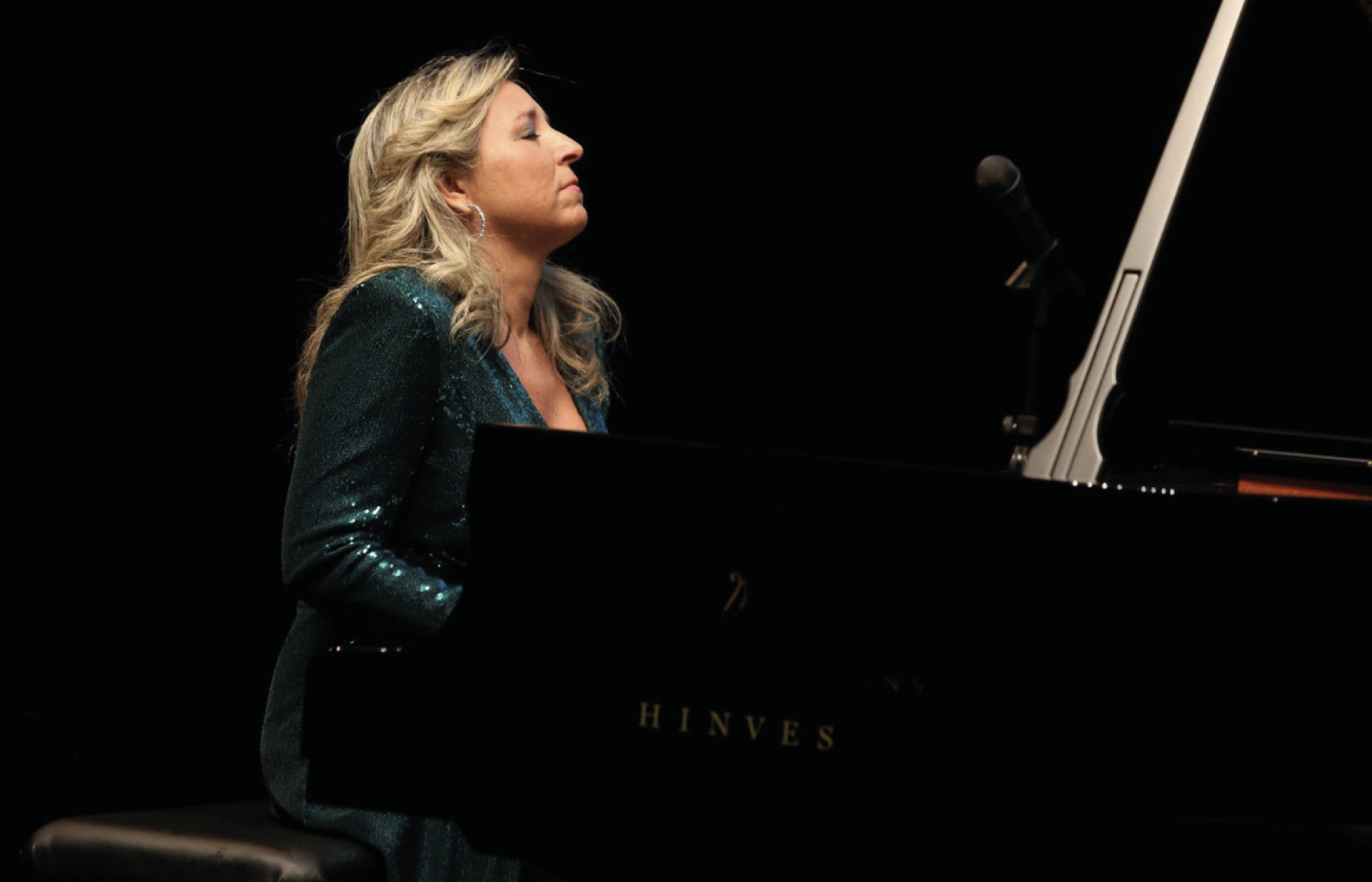Momentos de gran concentración e inspiración durante la interpretación de Paula Coronas en el recital dedicado al piano hispanoamericano.
(Foto: Tamara Harillo).