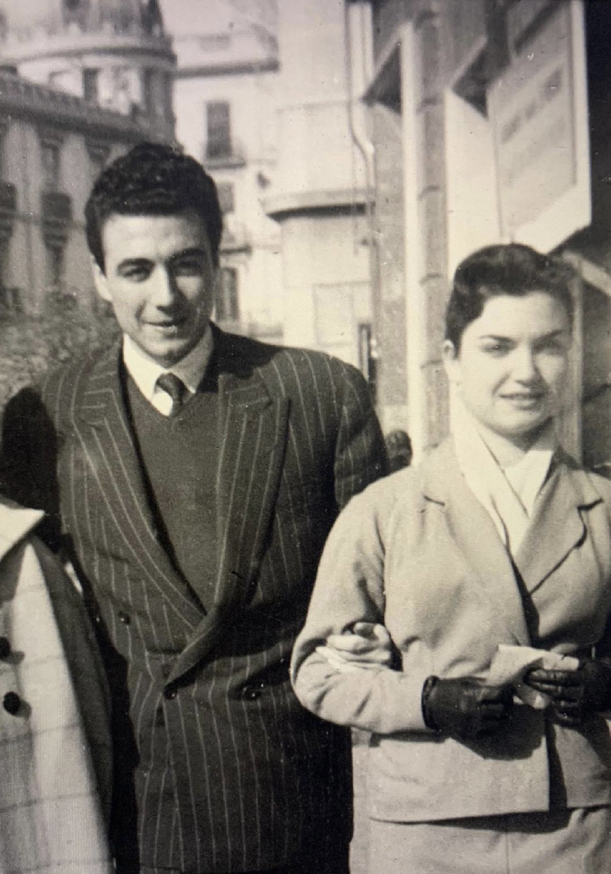 Adolfo Ramírez Gallego y su hermana María del Mar en Granada
antes de emigrar a Venezuela, a inicios de los años sesenta.
(Foto: archivo familiar de la autora).