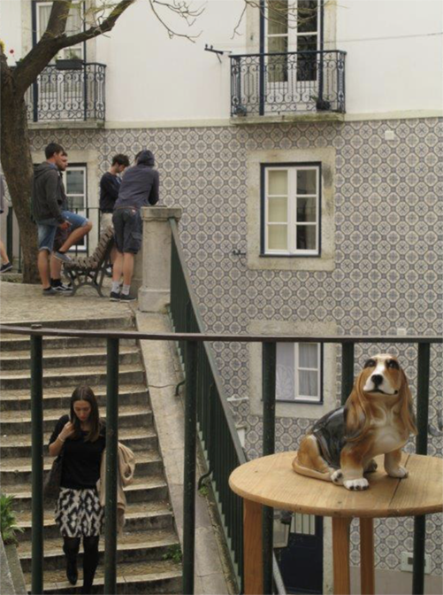 Escadaria na Mouraria, bairro onde os moradores resistem com dificuldade à gentrificação.