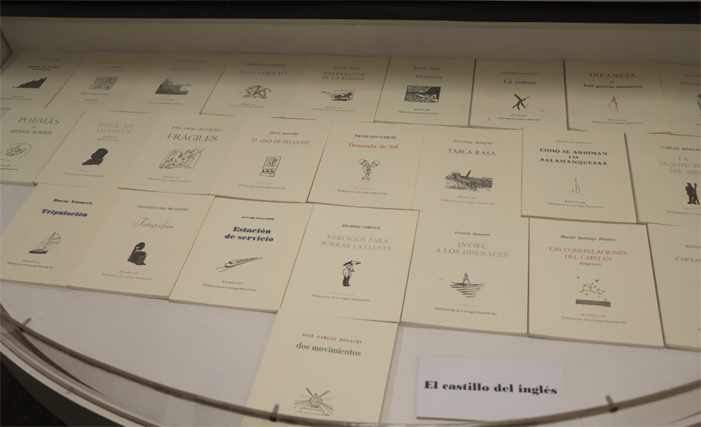Coleccción de libros El Castillo del Inglés, con hasta cuarenta poemas.